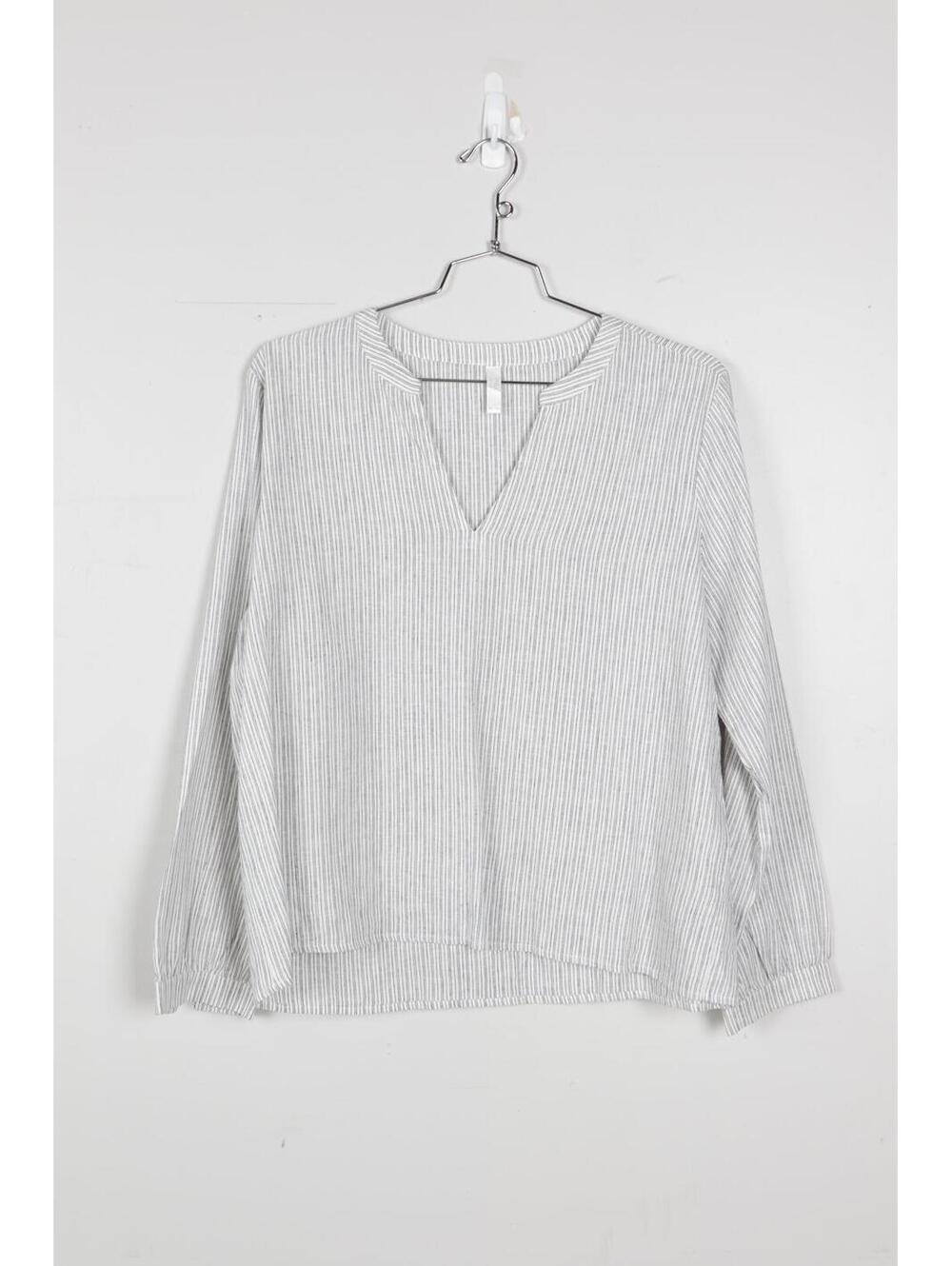 2020's Miiyu Par Simons V-Neck Long-Sleeve T-Shirt